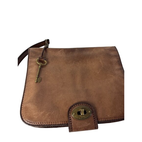 Fossil Brown Leather Crossbody Bag Key Charm Turnlock Clasp 10.5 in X 8.5 in - Picture 2 of 7